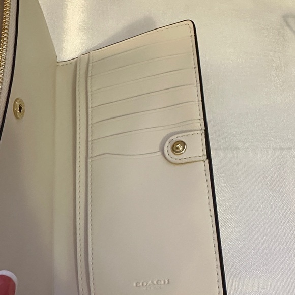 Coach Signature Slim Zip Wallet In Light Khaki/Chalk. NWTs - Picture 7 of 8